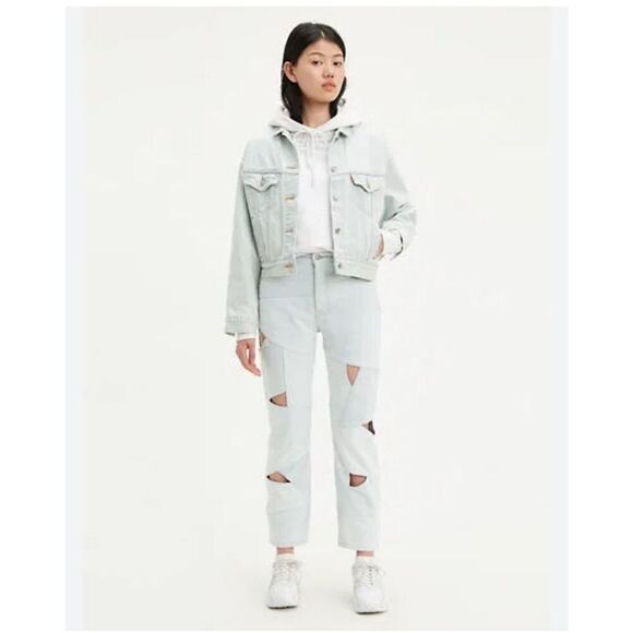 Levi's  501 Women’s  Denim Light Wash Original Pieced Cropped Jeans Size 25x26 - Picture 1 of 12